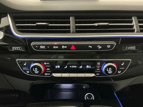Used 2018 Audi Q7 3.0T Prestige w/ Prestige Package AWD/4WD image 12