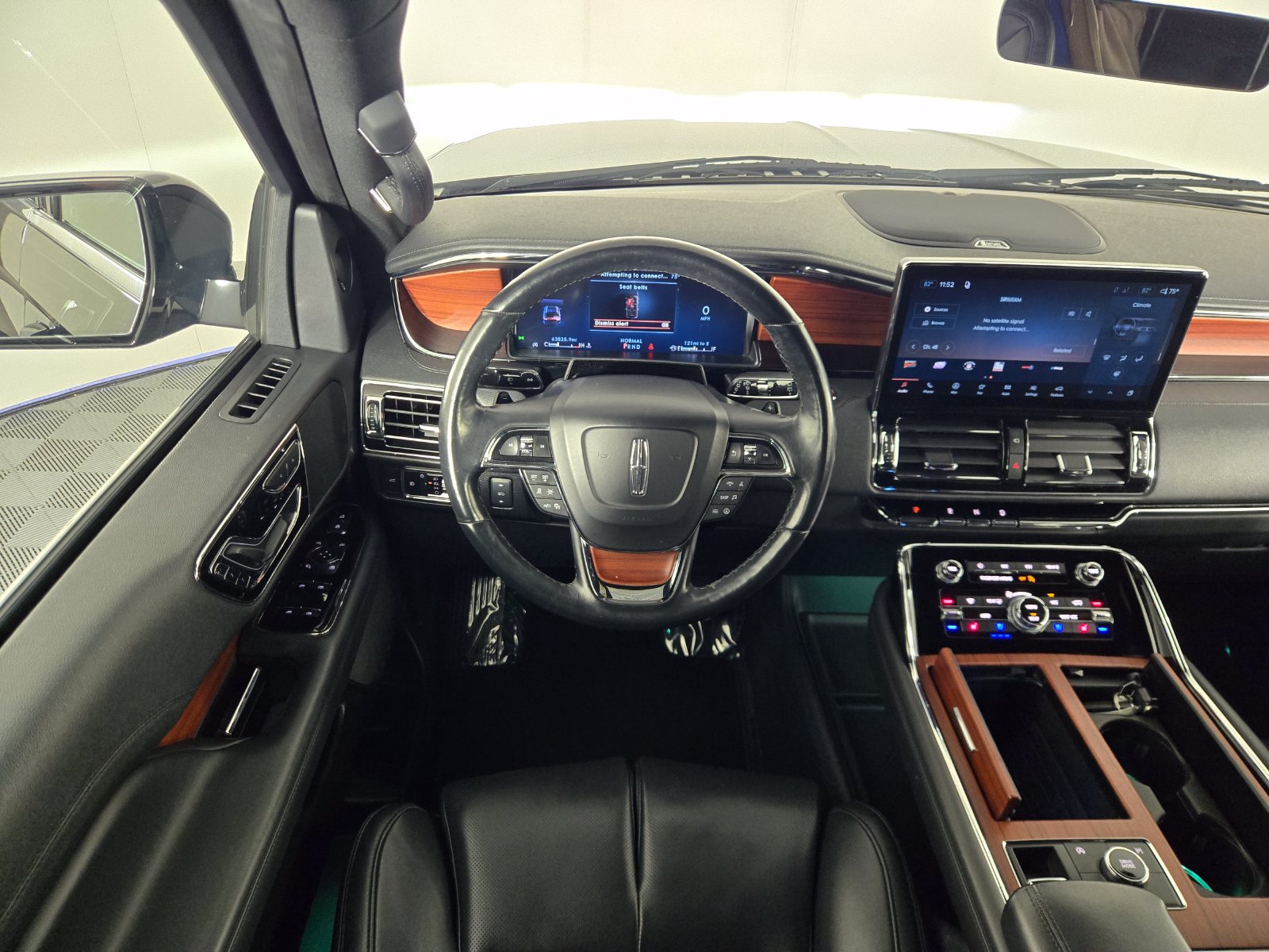 Used 2024 Lincoln Navigator Premiere AWD/4WD image 17