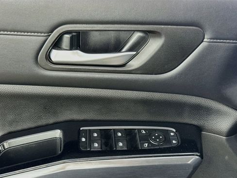 Used 2025 Nissan Pathfinder SL image 20