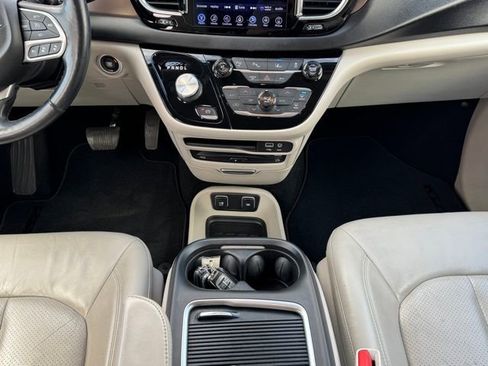 Used 2017 Chrysler Pacifica Touring-L Plus w/ Advanced Safetytec Group image 18