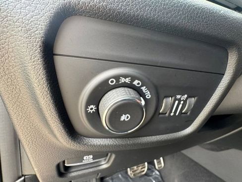 Used 2022 Jeep Grand Cherokee L Overland w/ Advanced Protech Group III RWD image 6