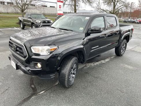 Certified 2023 Toyota Tacoma SR5 AWD/4WD image 11