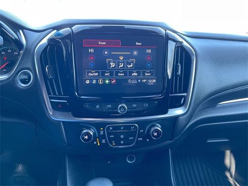 Used 2023 Chevrolet Traverse LT image 13