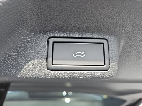 New 2025 Volkswagen ID. Buzz Pro S image 14