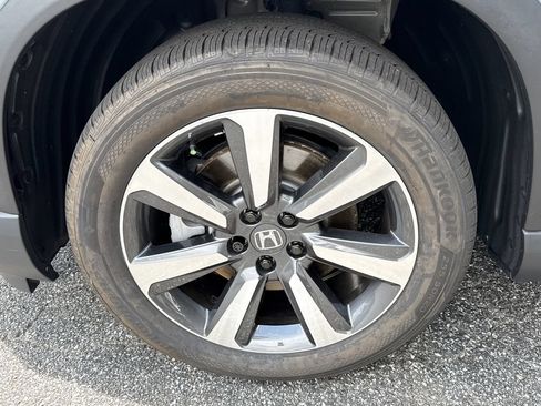 Used 2024 Honda Pilot Touring image 11
