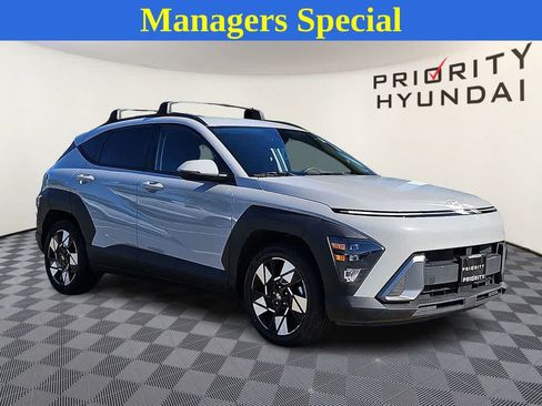 Used 2024 Hyundai Kona SEL FWD image 3
