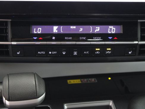 Used 2026 Toyota Sienna XLE FWD image 20