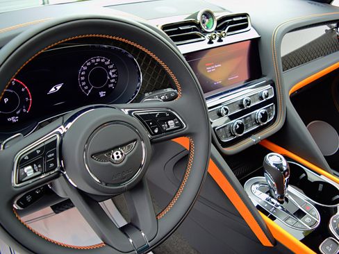 New 2025 Bentley Bentayga image 23