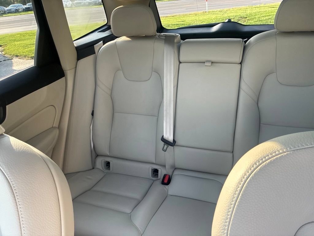 Certified 2024 Volvo XC60 B5 Core w/ Climate Package AWD/4WD image 13