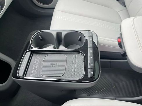 Used 2025 Hyundai Ioniq 5 Limited image 24