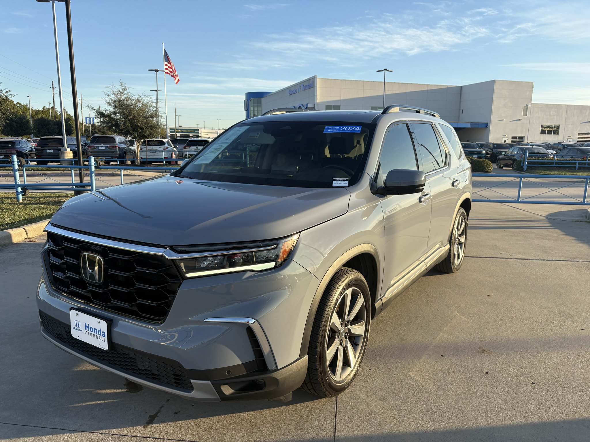 Used 2024 Honda Pilot Touring image 3