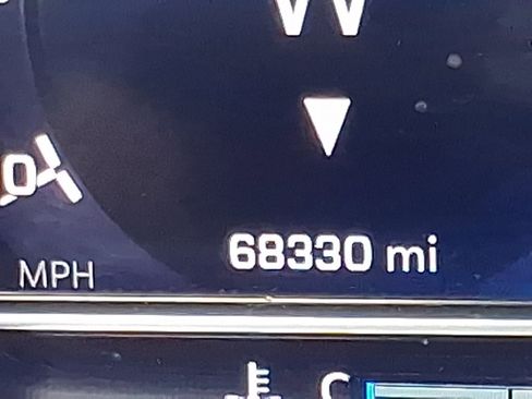 Used 2023 Chevrolet Suburban Z71 w/ Luxury Package image 38