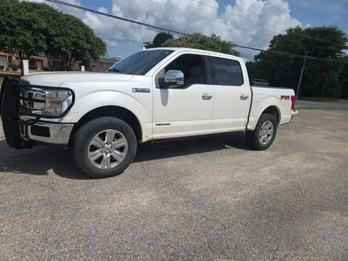 Used 2018 Ford F150 Lariat w/ Equipment Group 502A Luxury AWD/4WD image 5