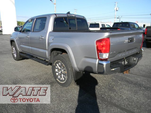 Used 2017 Toyota Tacoma SR5 w/ Tow Package AWD/4WD image 5