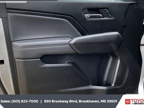 Used 2024 Chevrolet Colorado LT w/ LT Convenience Package II image 17