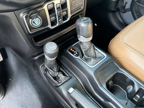 Used 2022 Jeep Wrangler Unlimited Sahara w/ Cold Weather Group AWD/4WD image 18