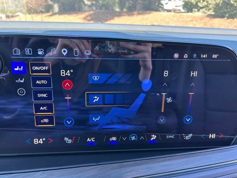 Used 2025 Chevrolet Tahoe LT w/ Comfort Package image 31