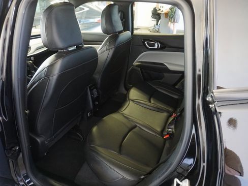 Used 2024 Jeep Compass Limited image 20