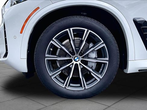 Certified 2025 BMW X5 xDrive40i w/ M Sport Package AWD/4WD image 11