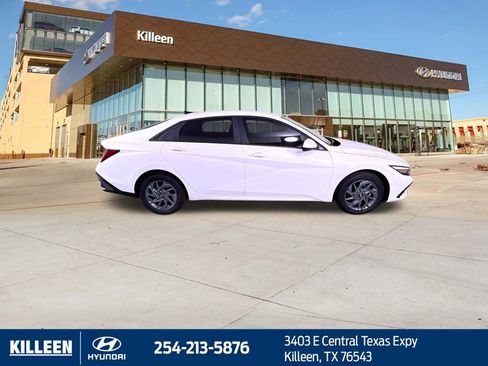 New 2025 Hyundai Elantra Blue image 9