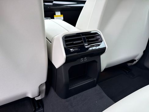 Used 2026 BMW 530i xDrive AWD/4WD image 21