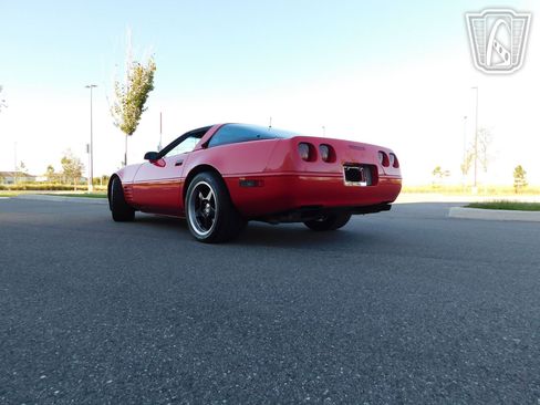 Used 1994 Chevrolet Corvette Coupe RWD image 21