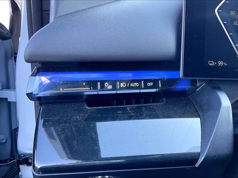 Used 2025 BMW i5 eDrive40i w/ M Sport Package image 34