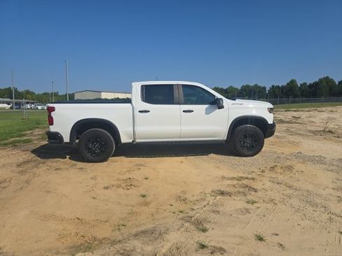 Used 2023 Chevrolet Silverado 1500 ZR2 w/ Technology Package AWD/4WD image 11