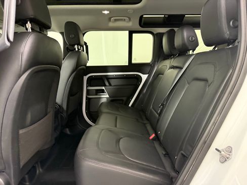 Used 2024 Land Rover Defender 110 S image 12