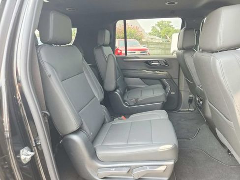 New 2026 Chevrolet Suburban LT w/ Comfort Package AWD/4WD image 16