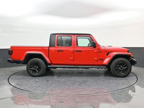 Used 2023 Jeep Gladiator Sport image 9