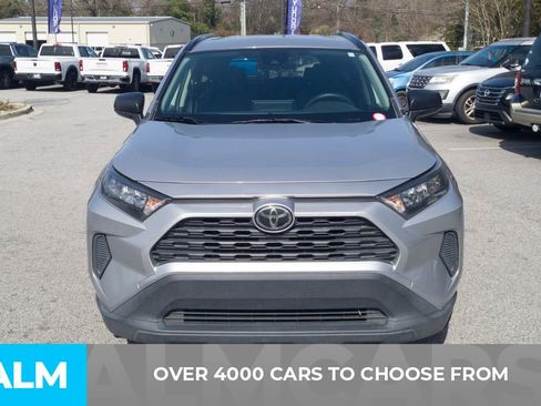 Used 2019 Toyota RAV4 LE FWD image 2