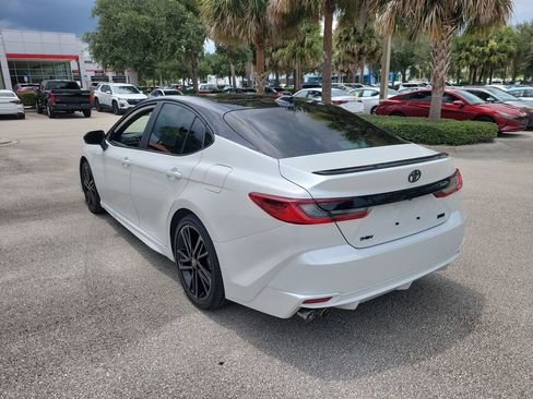Used 2025 Toyota Camry XSE FWD image 4