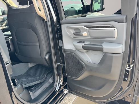 Used 2019 RAM 1500 Big Horn AWD/4WD image 10