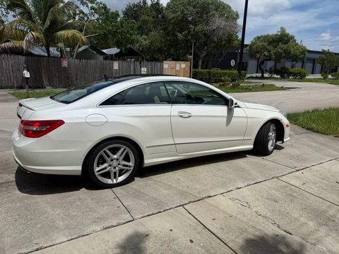 Used 2011 Mercedes-Benz E 550 Coupe image 4
