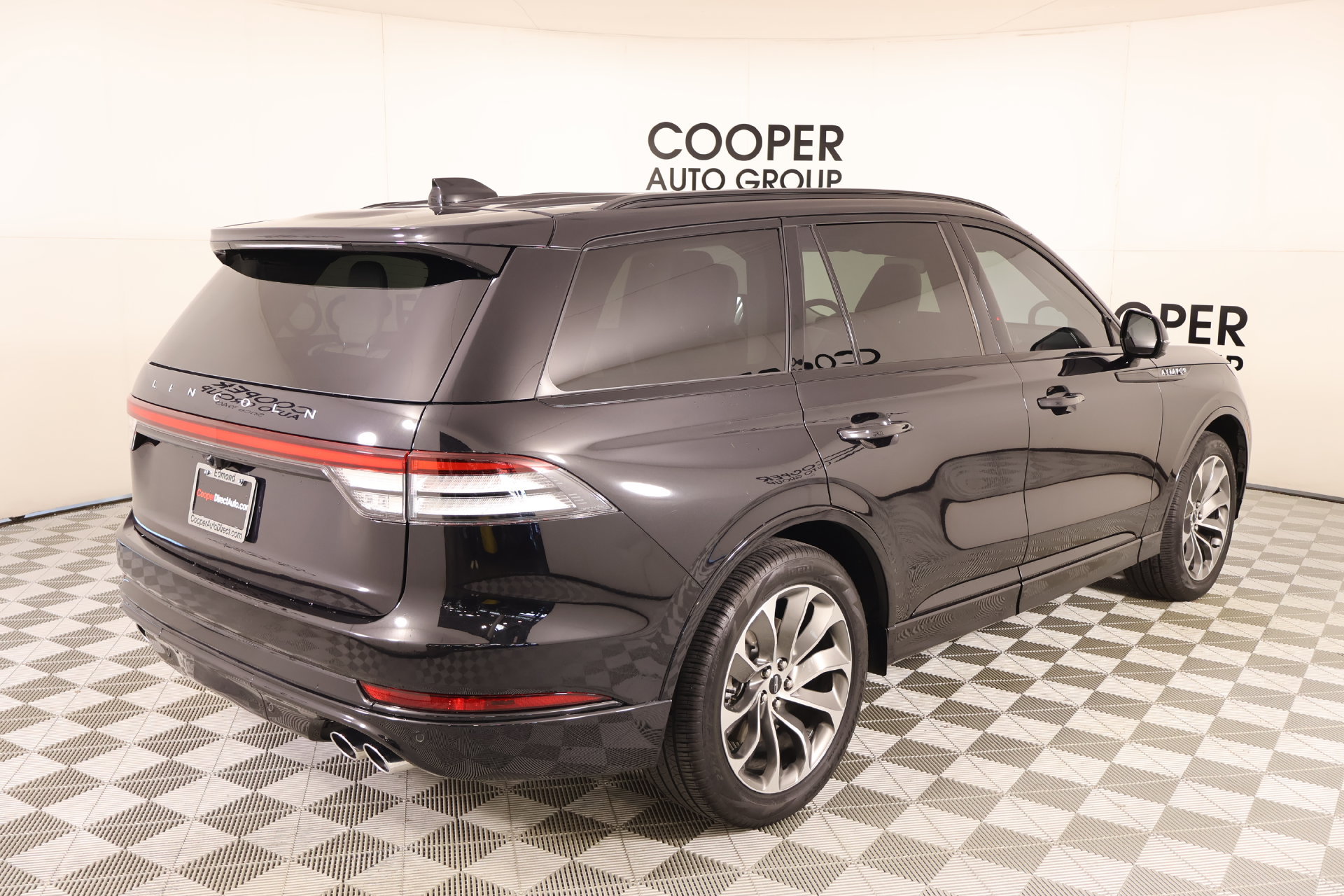Used 2025 Lincoln Aviator 2WD w/ Jet Appearance Package image 23