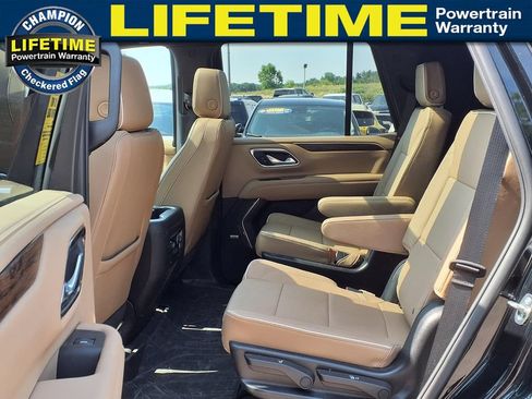 Used 2024 Chevrolet Tahoe Premier w/ Premium Package AWD/4WD image 10
