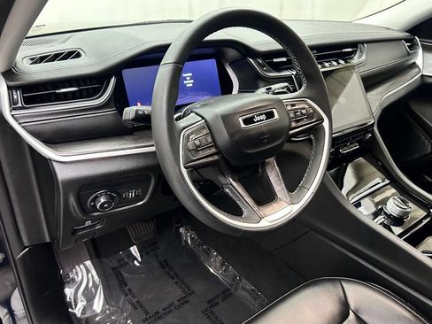 Used 2023 Jeep Grand Cherokee L Limited AWD/4WD image 11