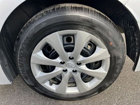 Used 2025 Toyota Corolla LE image 29
