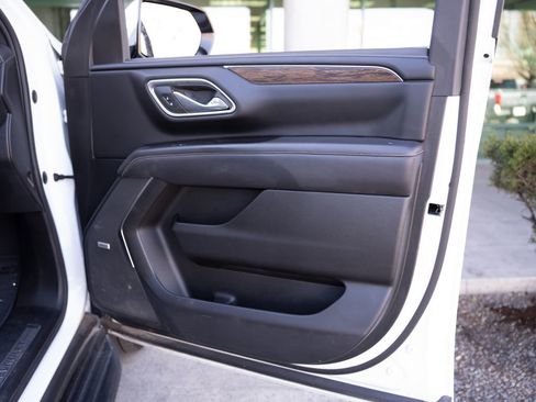 Used 2023 Chevrolet Suburban Premier AWD/4WD image 19
