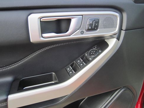 Used 2022 Ford Explorer Limited w/ Equipment Group 301A image 11