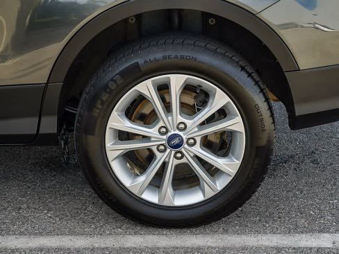 Used 2019 Ford Escape SEL image 11