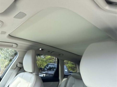 Used 2021 Volvo XC60 T5 Momentum w/ Premium Package image 29