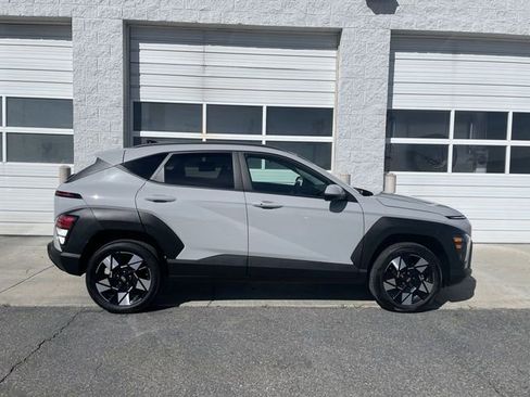 Used 2025 Hyundai Kona SEL image 1