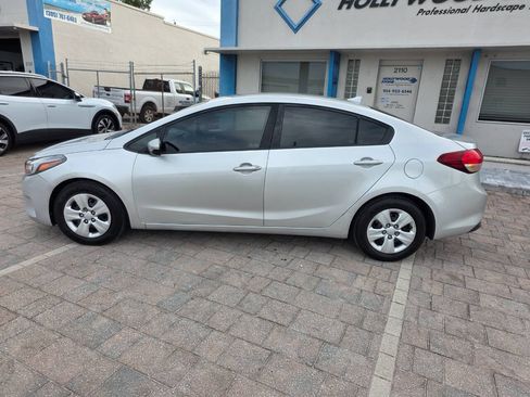 Used 2017 Kia Forte LX w/ LX Popular Package FWD image 9