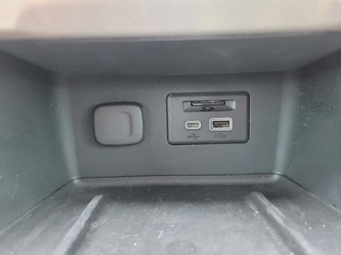 Used 2021 GMC Acadia Denali w/ Denali Technology Package image 30