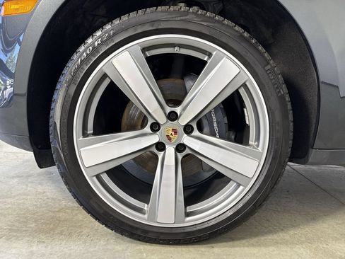 Certified 2024 Porsche Macan AWD/4WD image 13