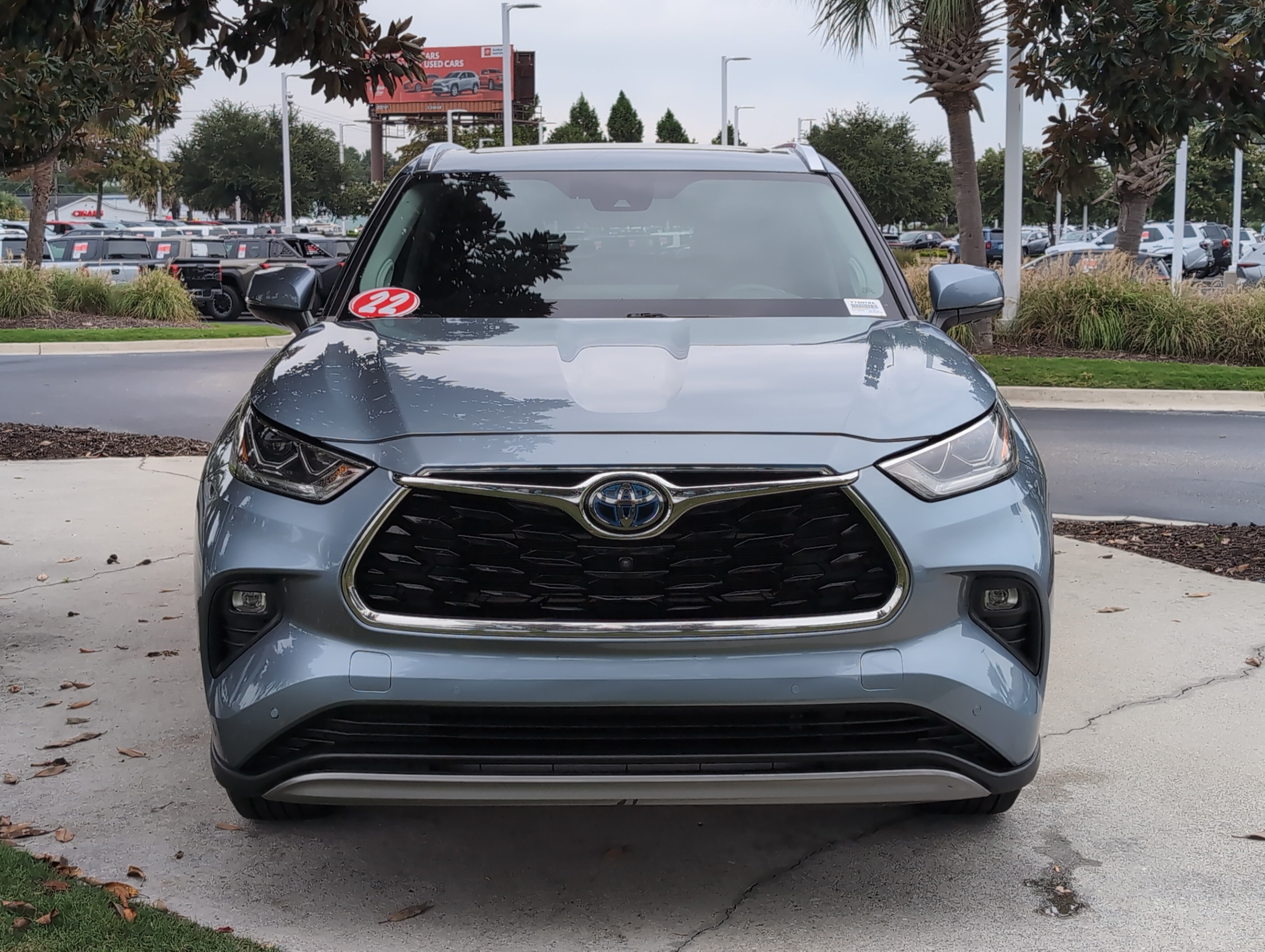 Used 2022 Toyota Highlander Platinum FWD image 3