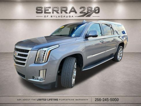 Used 2019 Cadillac Escalade ESV Luxury RWD image 3