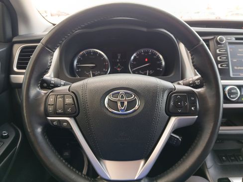 Used 2015 Toyota Highlander XLE AWD/4WD image 10